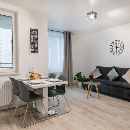 アパート Pure Premium - Free Parking & Ac ヴロツワフ