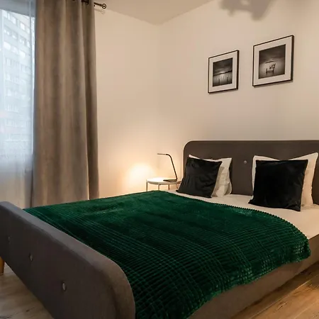 Pure Premium - Free Parking & Ac ヴロツワフ