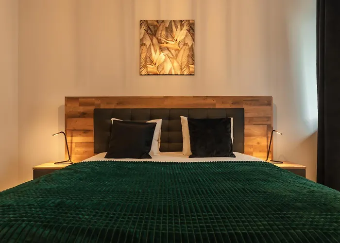 Pure Premium - Free Parking & Ac Vratislav