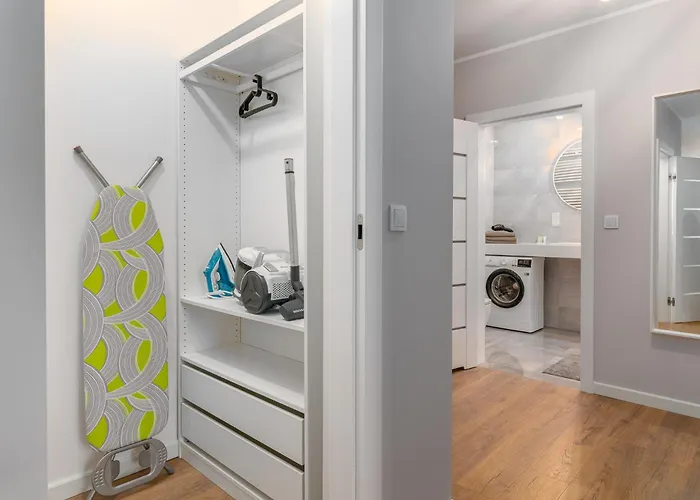 Pure Premium - Free Parking & Ac Vratislav